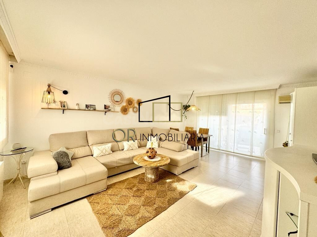 Casa adosada de 3 habitaciones, jardín, piscina y garaje en Banyeres del Penedès