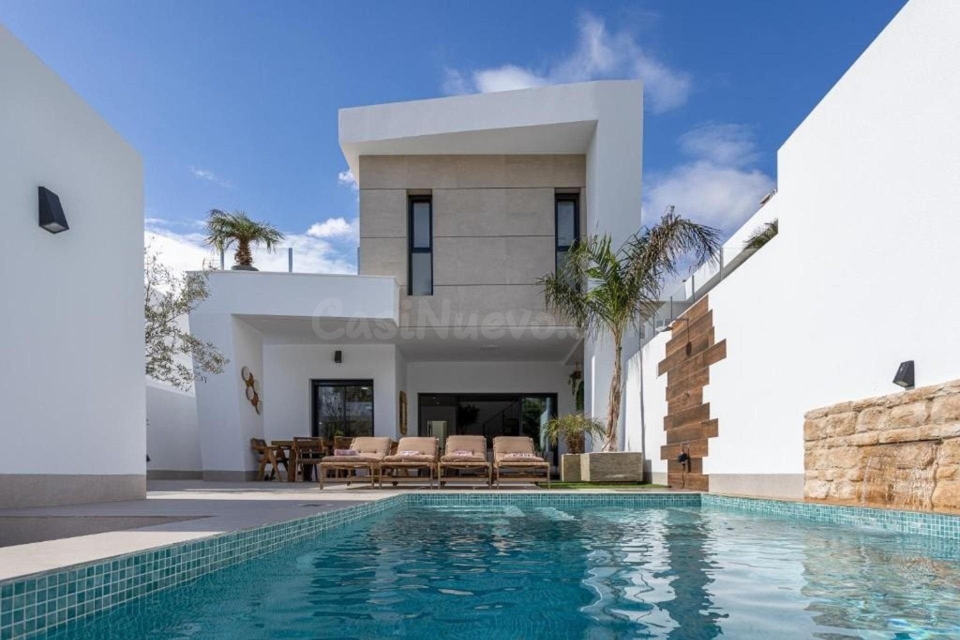 GRAN VILLA EN DOLORES: 3 HAB, 2 BAÑOS