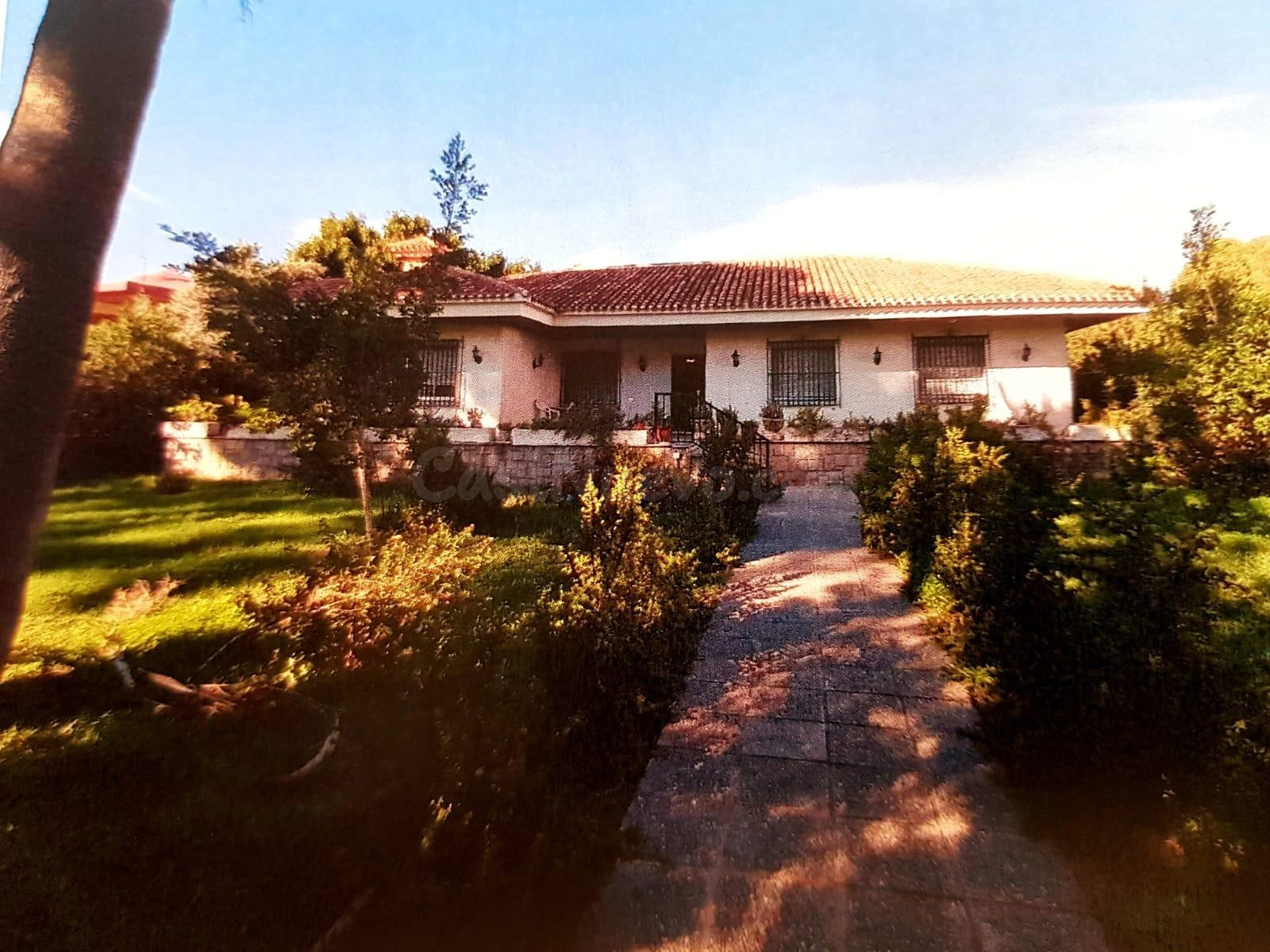 GRAN CHALET EN TORREVIEJA: 5 HAB, 3 BAÑOS