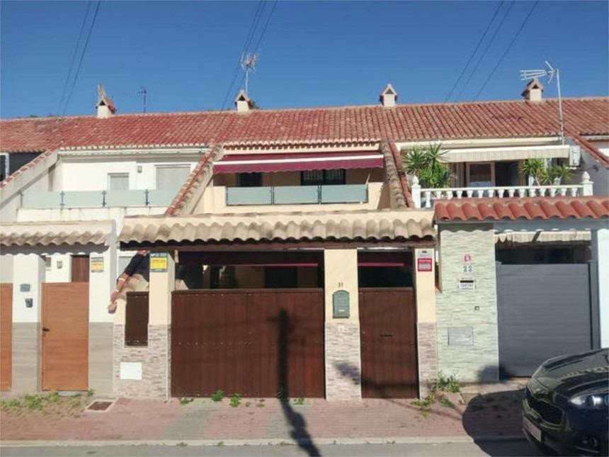 GRAN ADOSADO EN TORREVIEJA: 2 HAB, 1 BAÑO