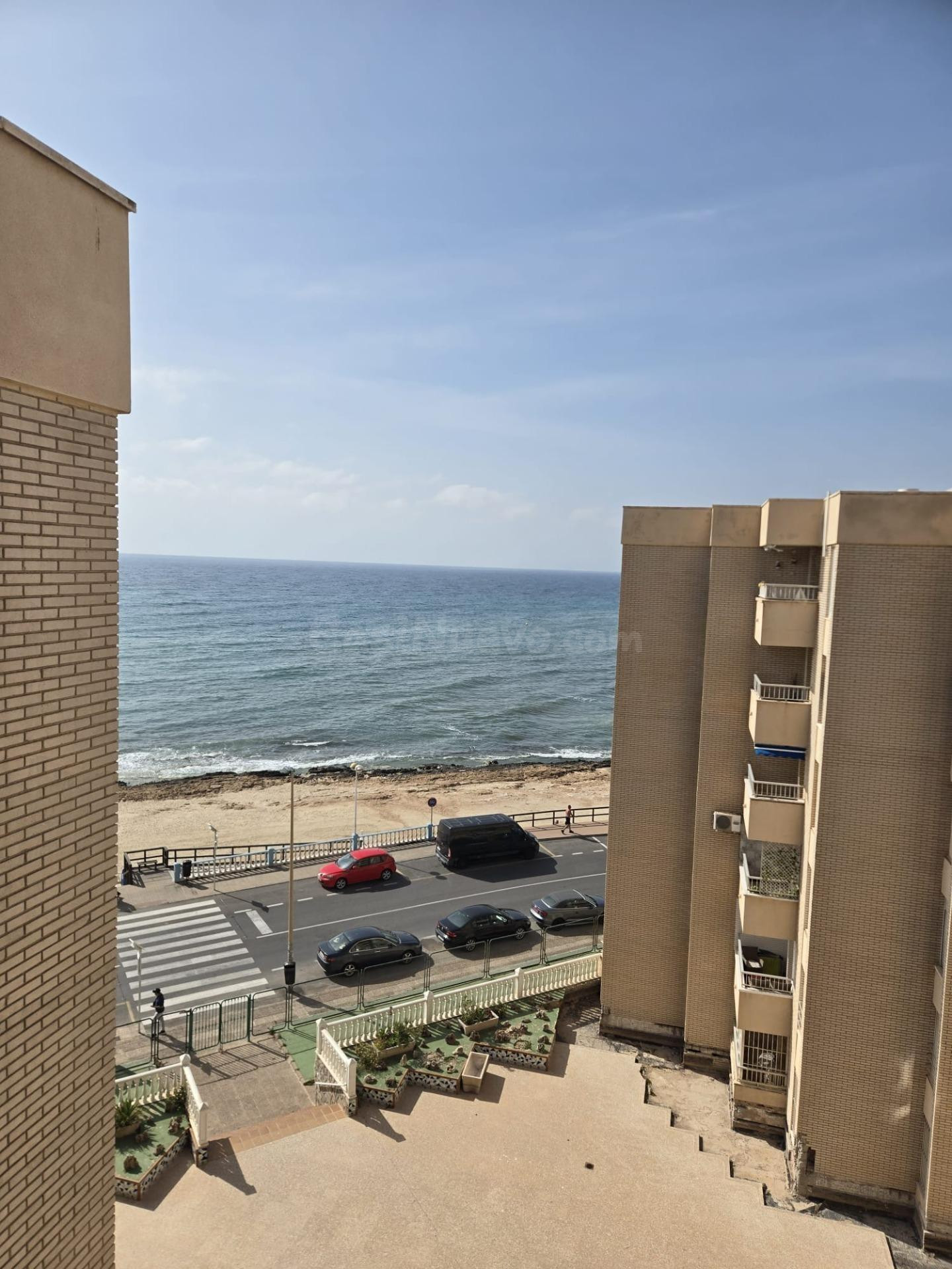 GRAN APARTAMENTO EN PRIMERA LINEA TORREVIEJA: 2 HAB, 2 BAÑO