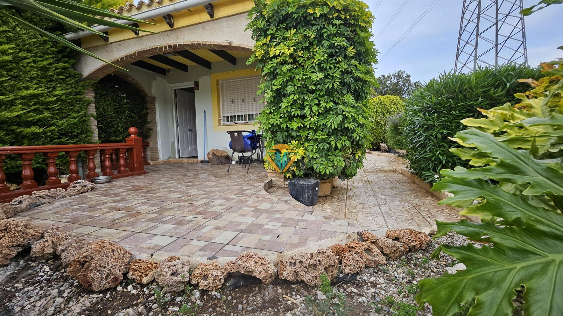 BUNGALOW DE ESQUINA CON ACCESO DIRECTO A LA PISCINA COMUNITARIA!