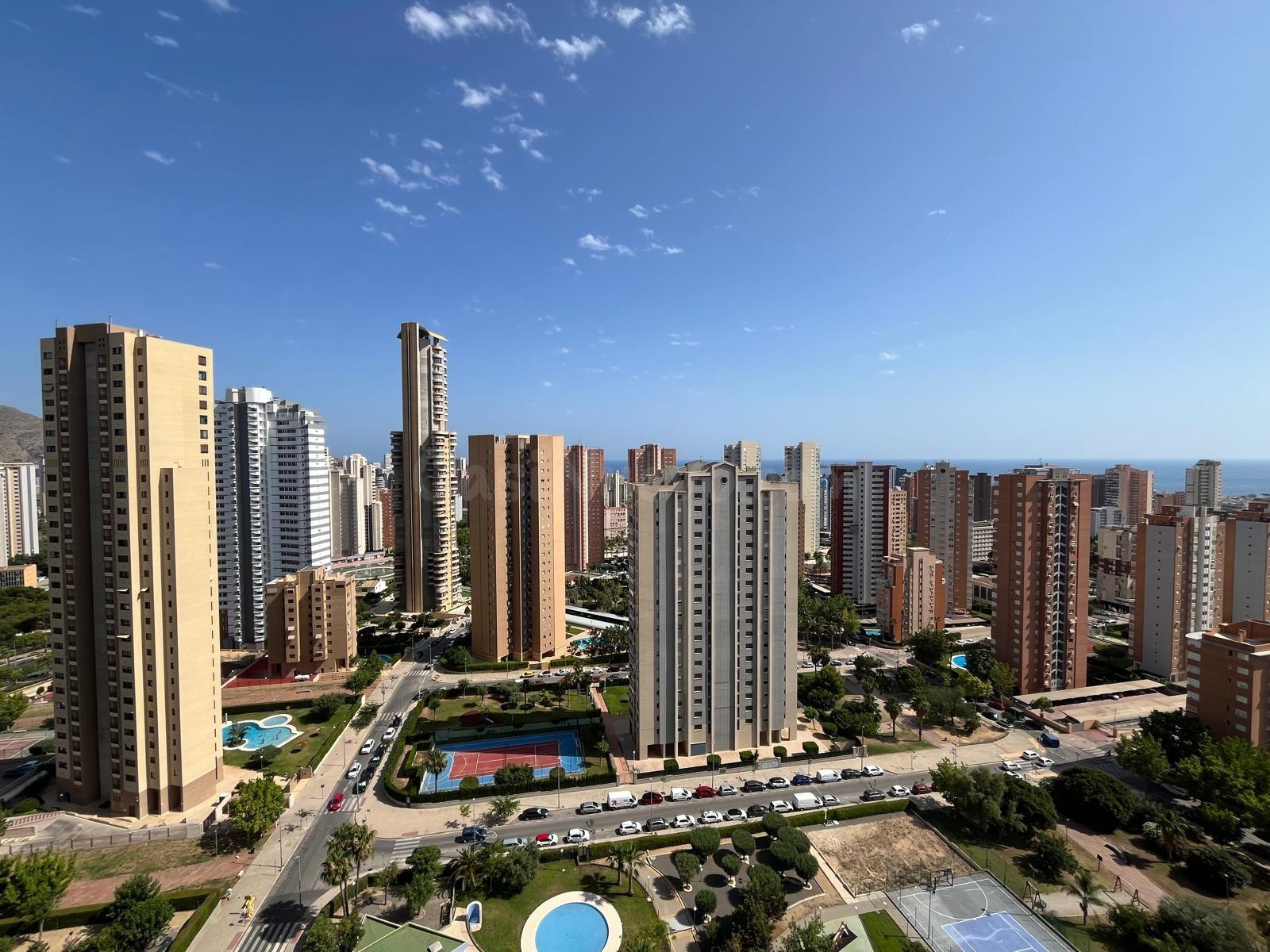 Espectacular Apartamento con Vistas Panorámicas al Mar en la Zona de Juzgados Nuevos – Benidorm