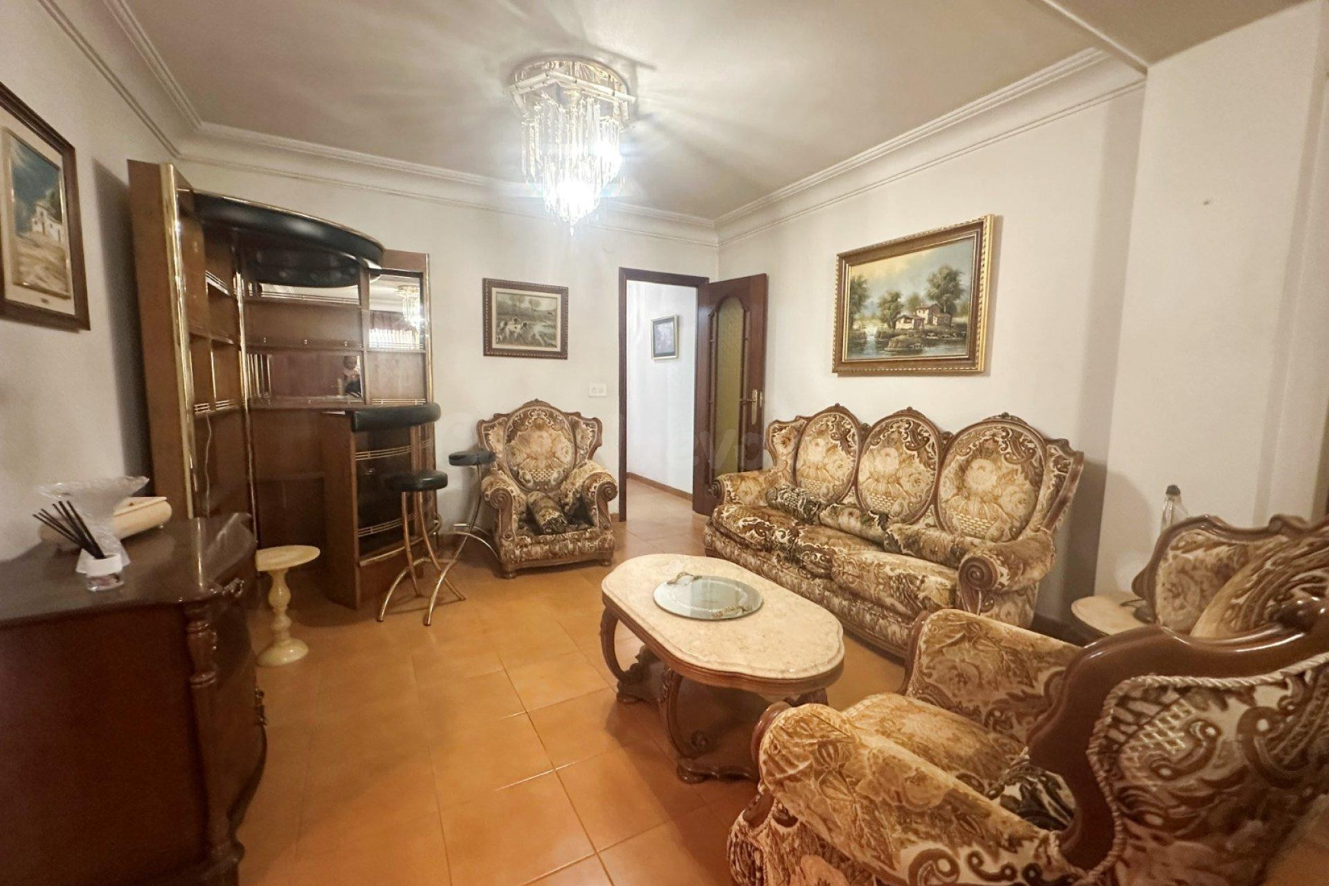 GRAN APARTAMENTO EN TORREVIEJA: 4 HAB, 2 BAÑOS