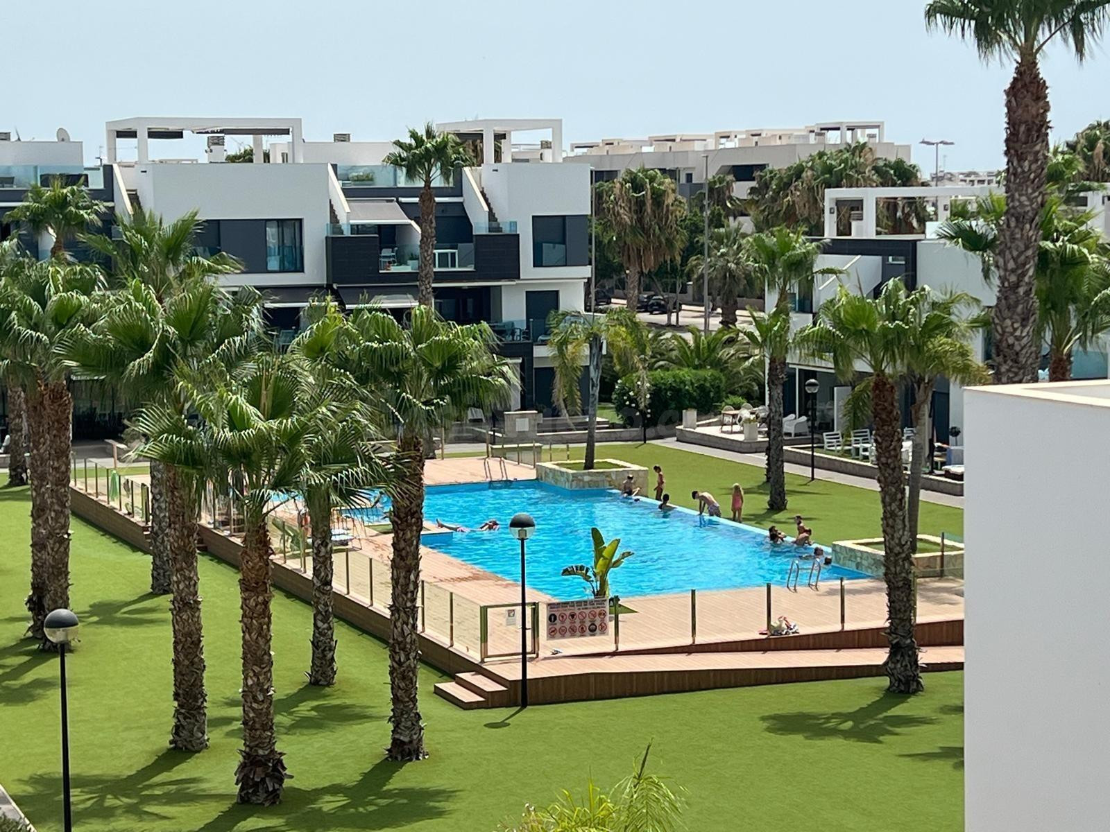 GRAN APARTAMENTO EN GUARDAMAR 3 HAB, 2 BAÑOS