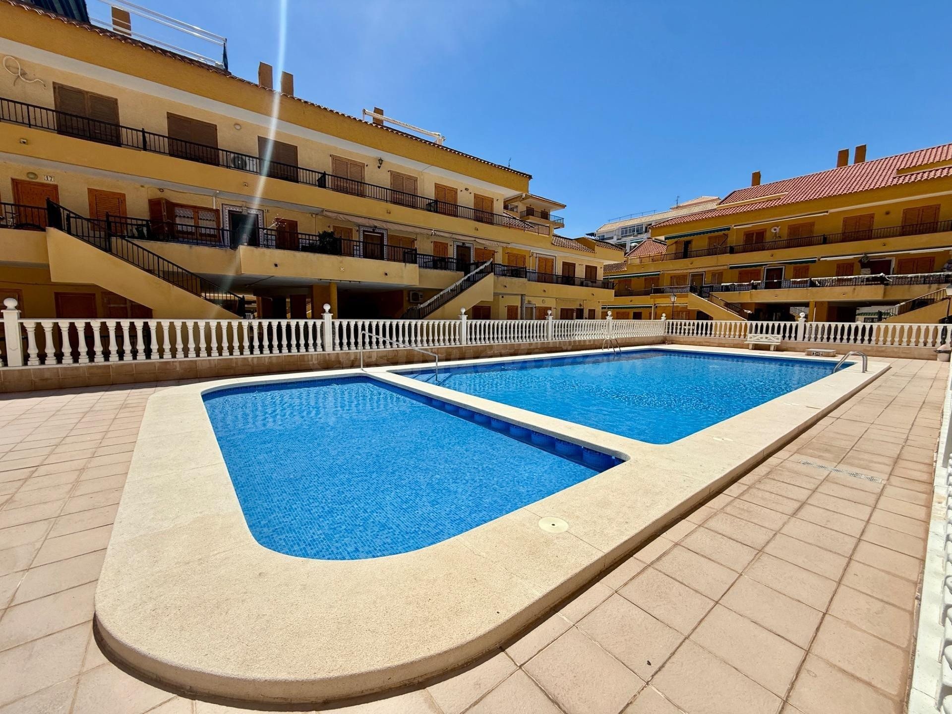 GRAN ÁTICO CON VISTAS AL MAR EN TORREVIEJA: 1 HAB, 1 BAÑO