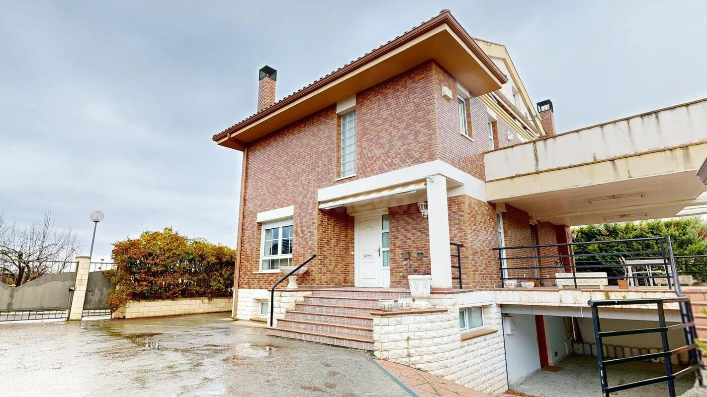 Excelente Chalet en urbanización privada en zona privilegiad - foto 2