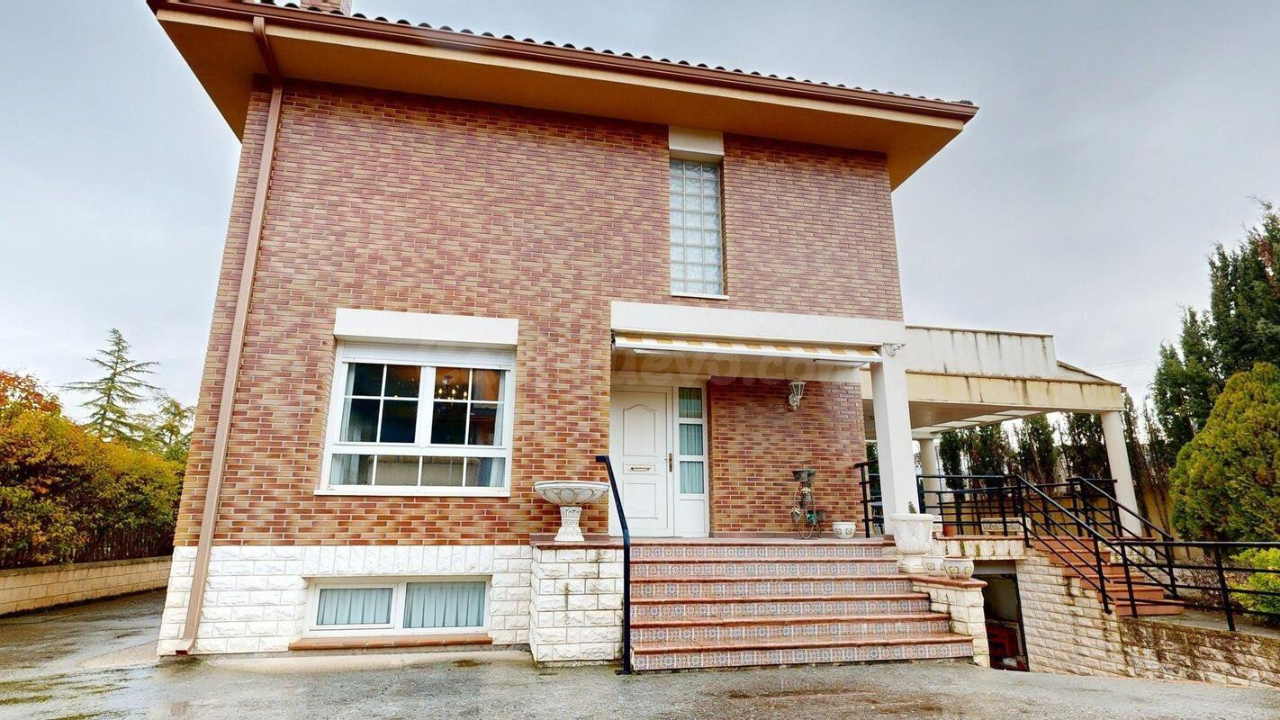 Excelente Chalet en urbanización privada en zona privilegiad - foto 4