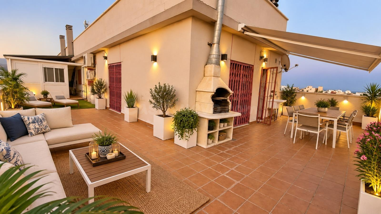 Espectacular Ático en el Corazón de Roquetas de Mar por €143,000
