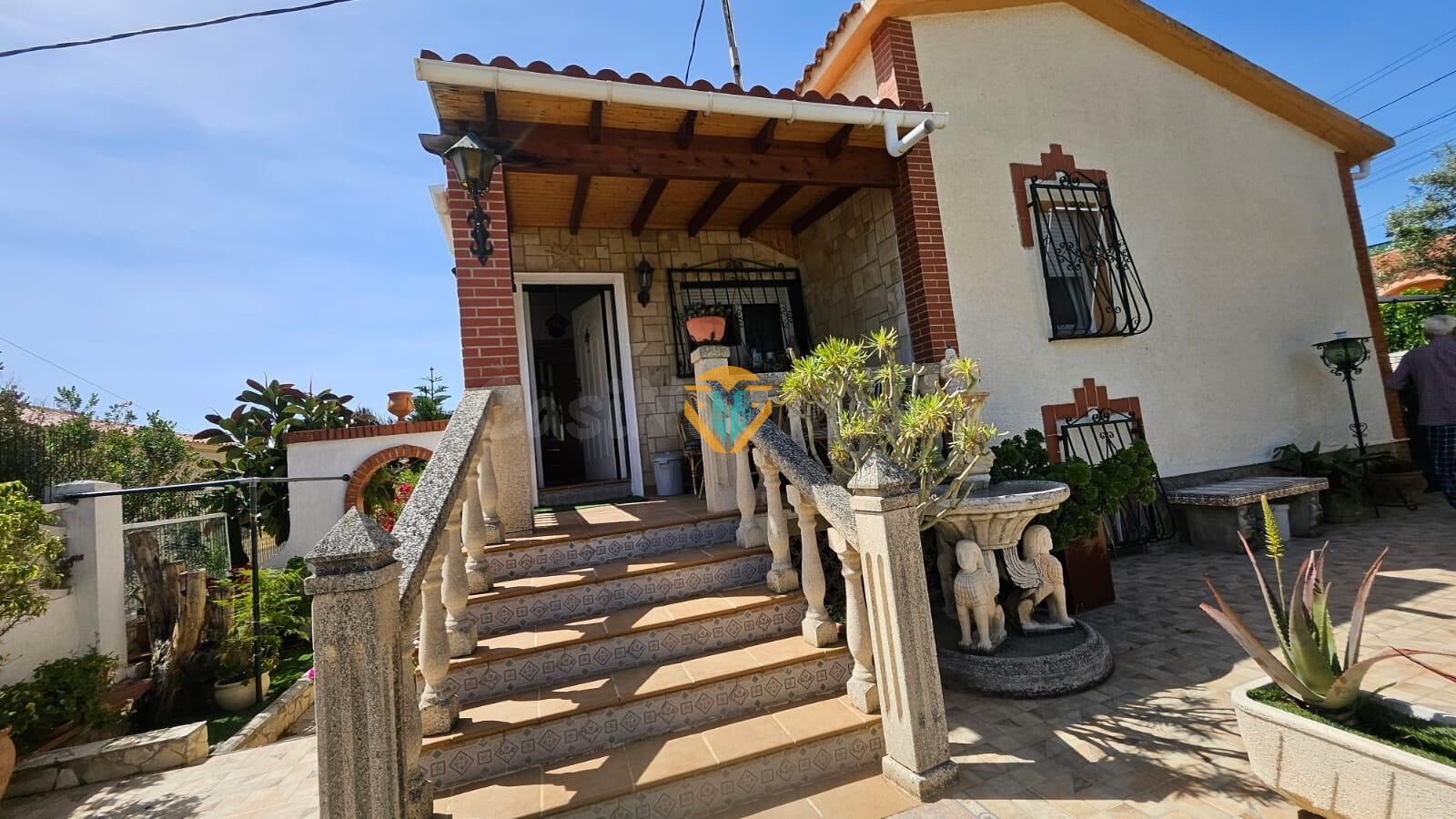 ¡Espectacular Chalet independiente con apartamento en La Nucía!
