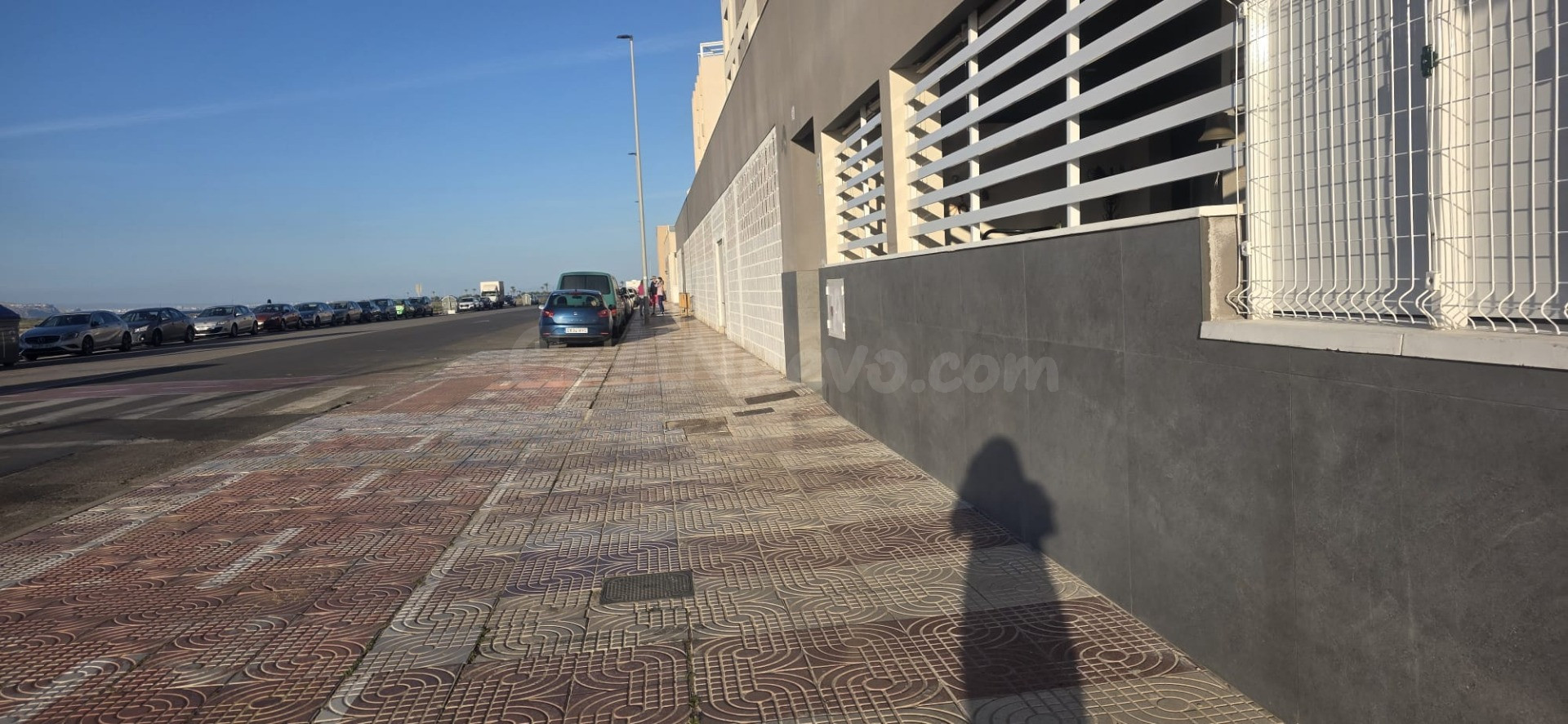 SE ALQUILA LOCAL DE 100 METROS EN BASTO - foto 4