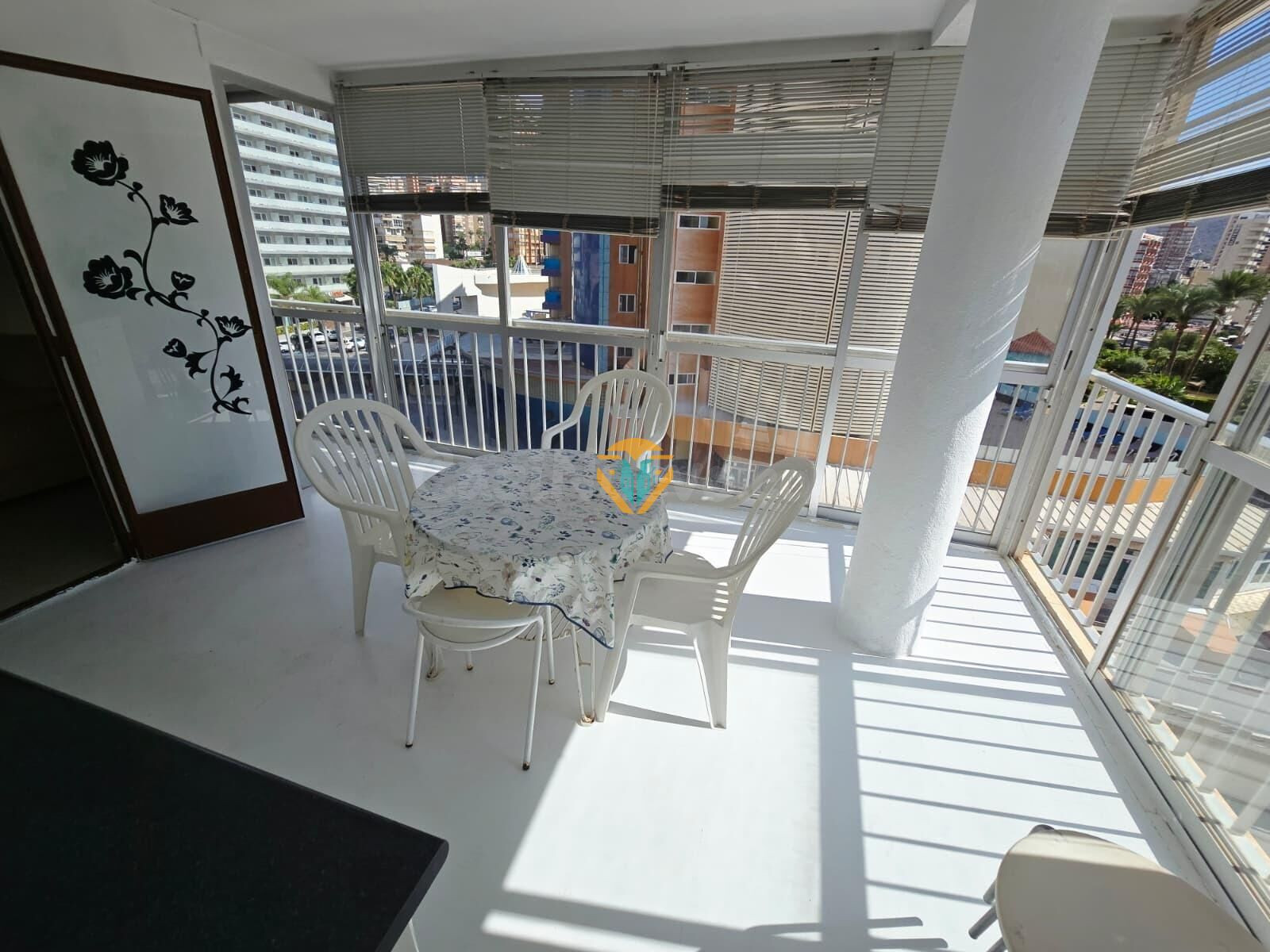 PISO CON VISTAS AL MAR Y PARKING COMUNITARIO
