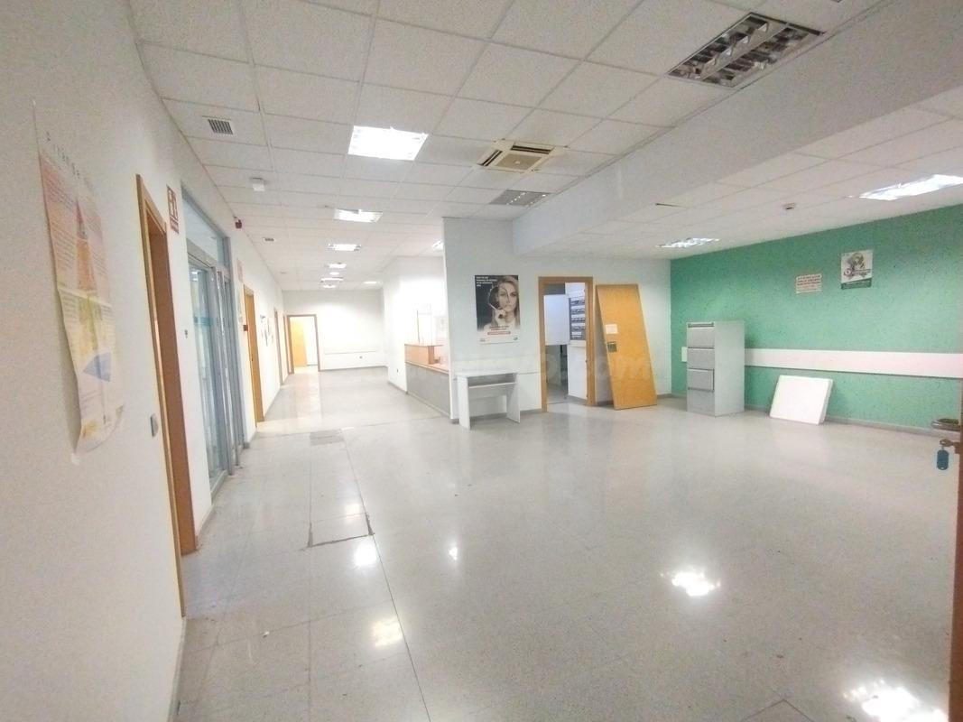 Local comercial 7 habitaciones 341m² en alquiler - La Jota