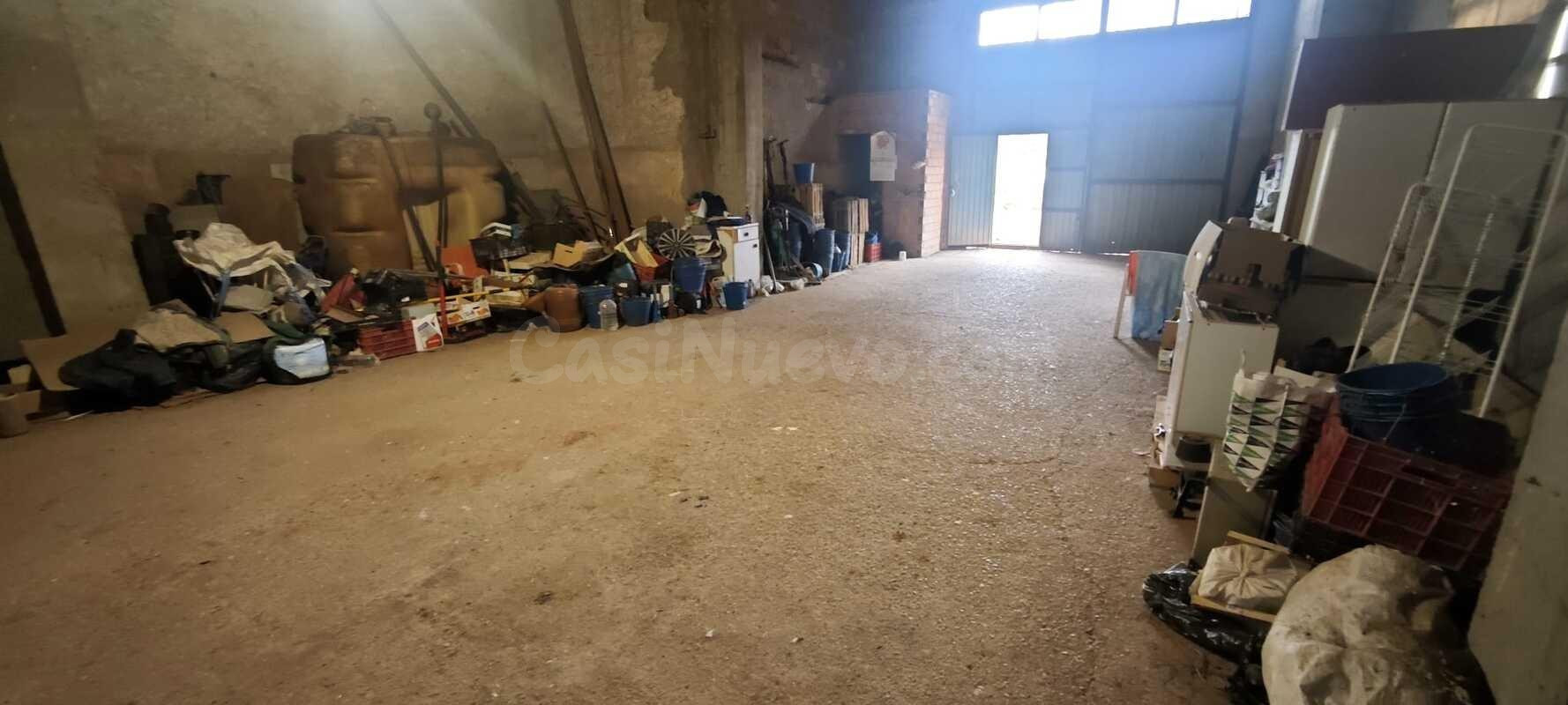Nave industrial 182m² en venta - El frasno - foto 2