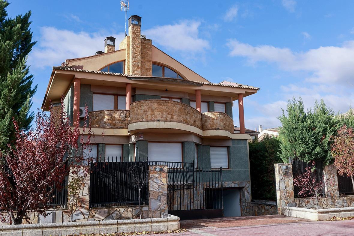 Chalet 4 habitaciones 508m² en venta - Plaza de Toros - Baró