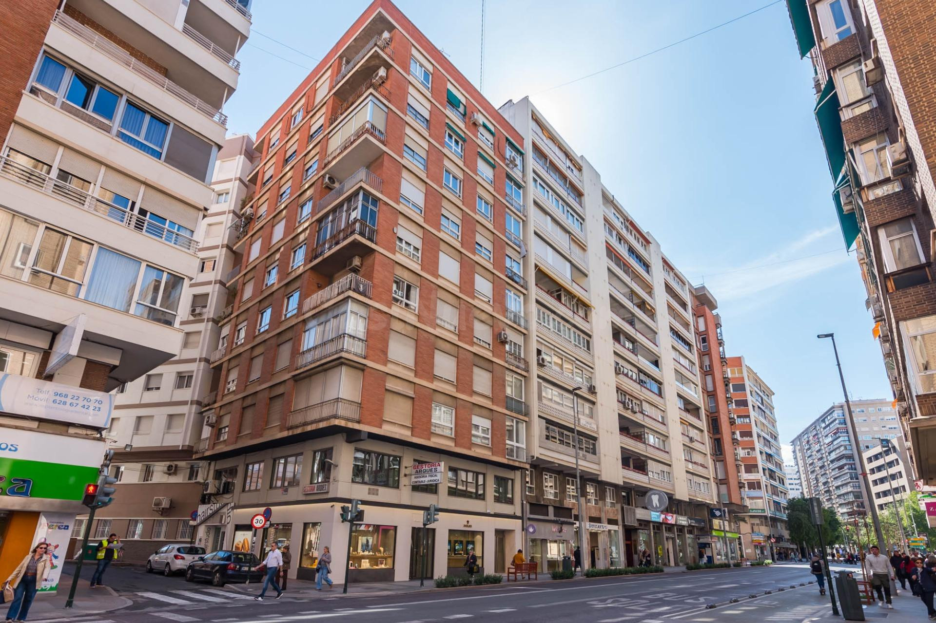 Piso 4 dormitorios en Avenida de la Constitución