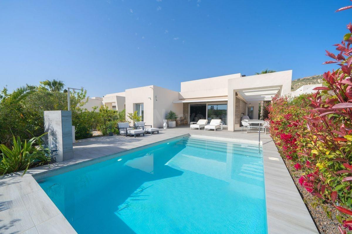 GRAN VILLA EN ALGORFA: 2 HAB, 3 BAÑOS