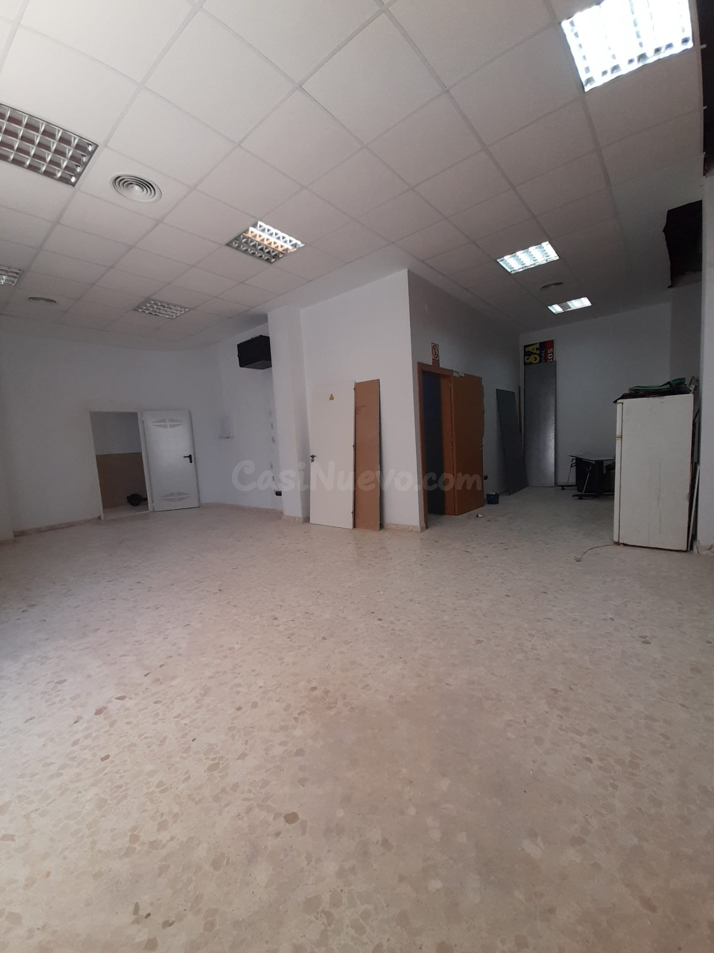 LOCAL COMERCIAL EN PLANTA BAJA MÁS SÓTANO. MÁLAGA.