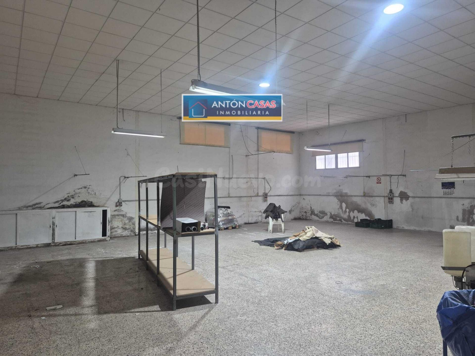 NAVE INDUSTRIAL DE 766 M2 EN MONÓVAR