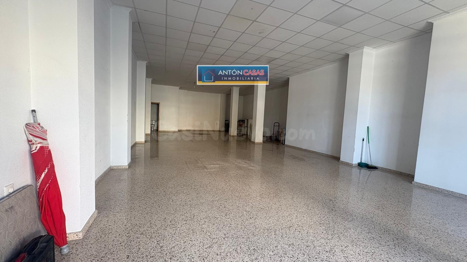 LOCAL AMPLIO DE ALQUILER DE 140 M2 EN NOVELDA