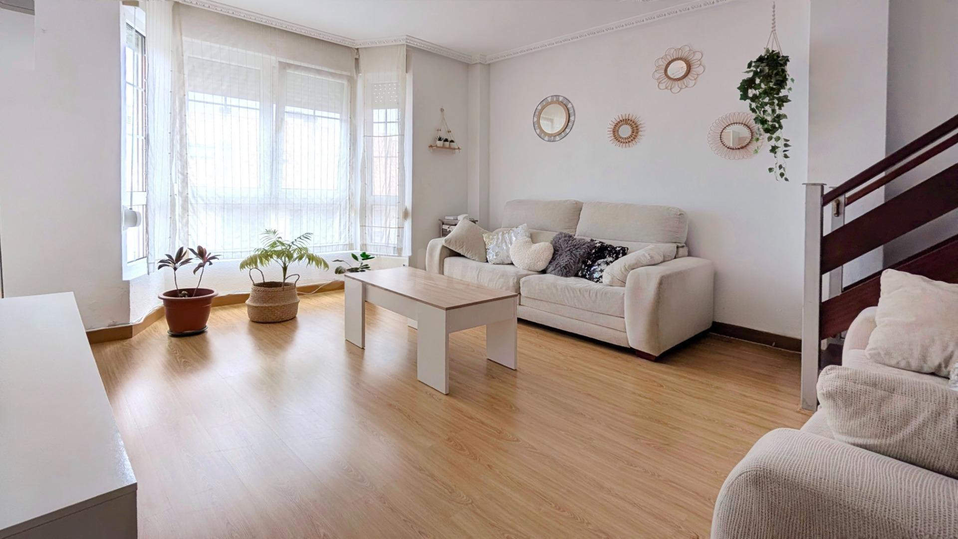 Vive junto al mar: dúplex exterior en Liencres listo para entrar a vivir