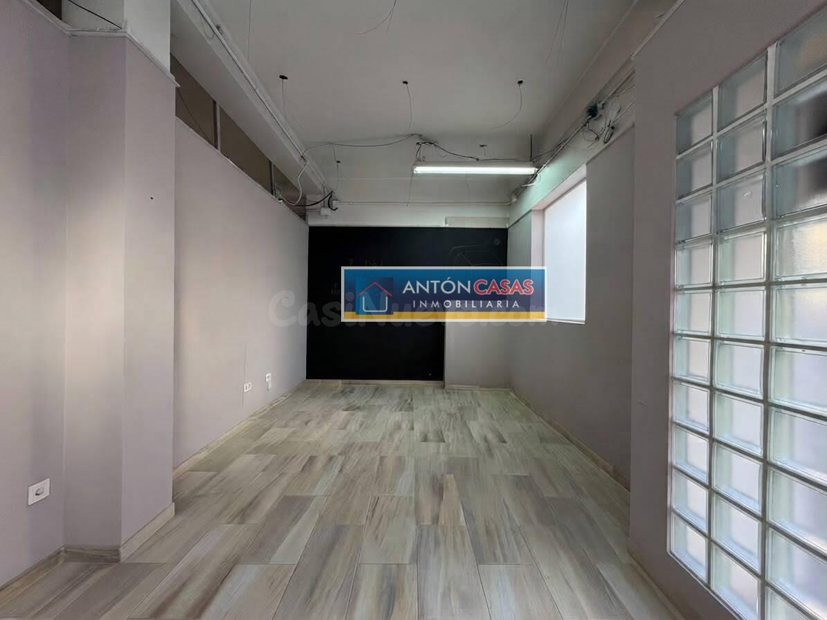 LOCAL COMERCIAL CON POSIBILIDAD DE CAMBIO DE USO - ELDA