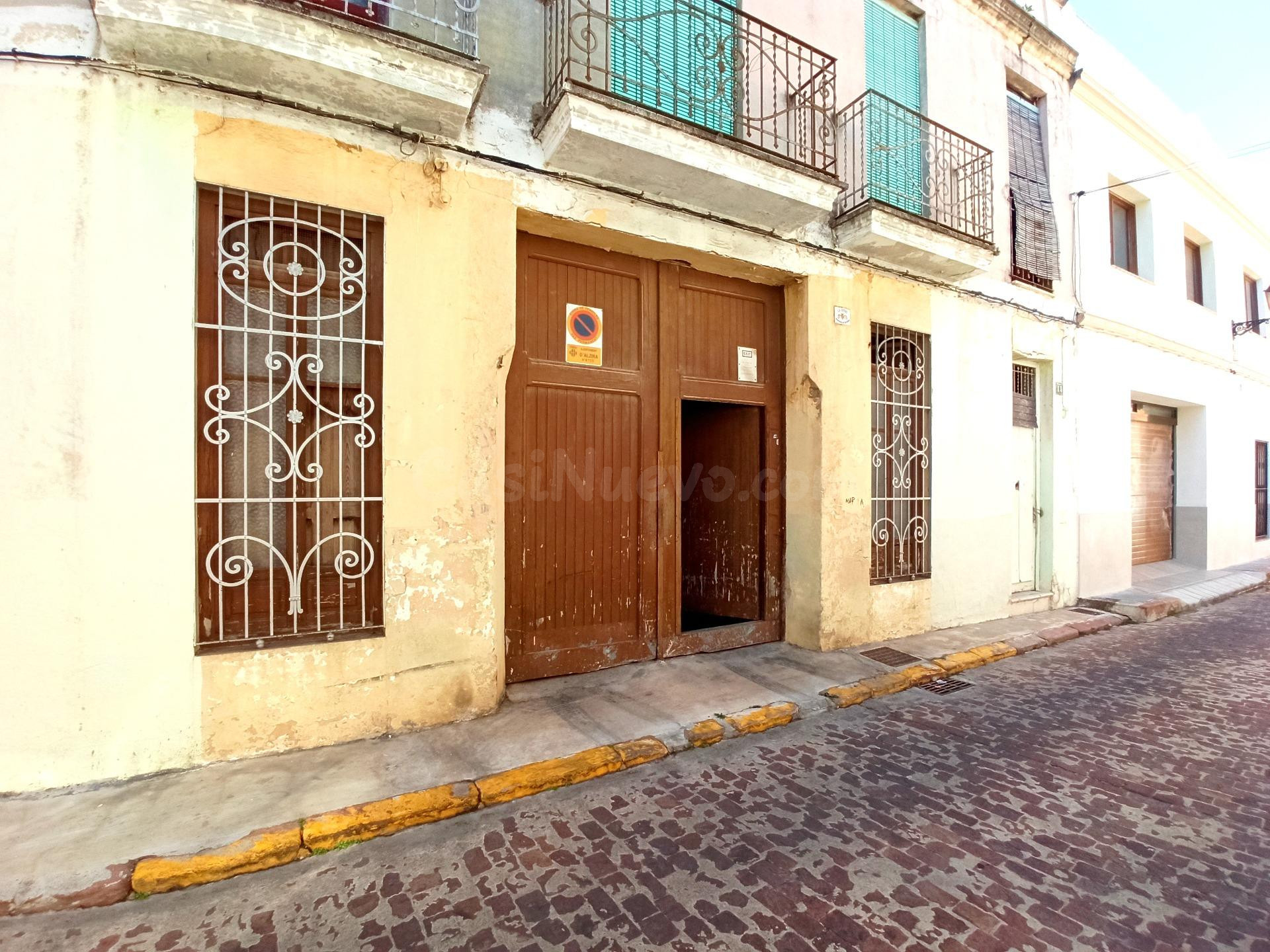 Se vende local de 130m2 en Alzira