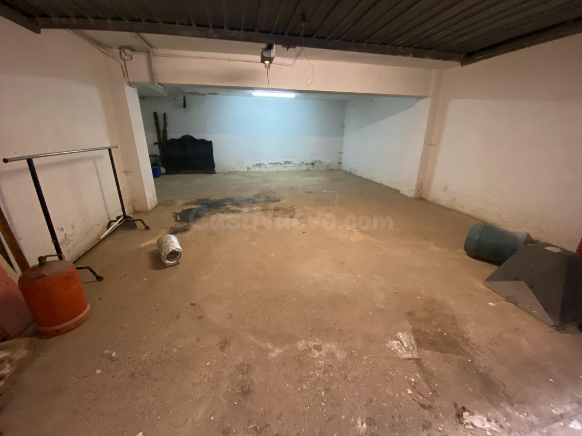 Garaje cerrado en zona Plaza del Reino-Comisaría