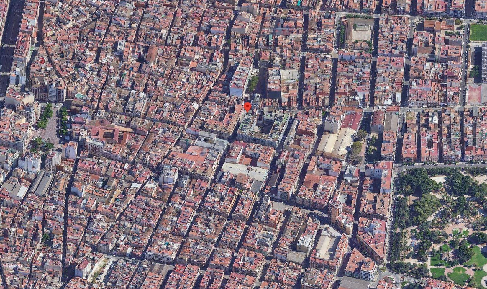 Venta de Edificio + Casa + 2 Garajes en Alzira