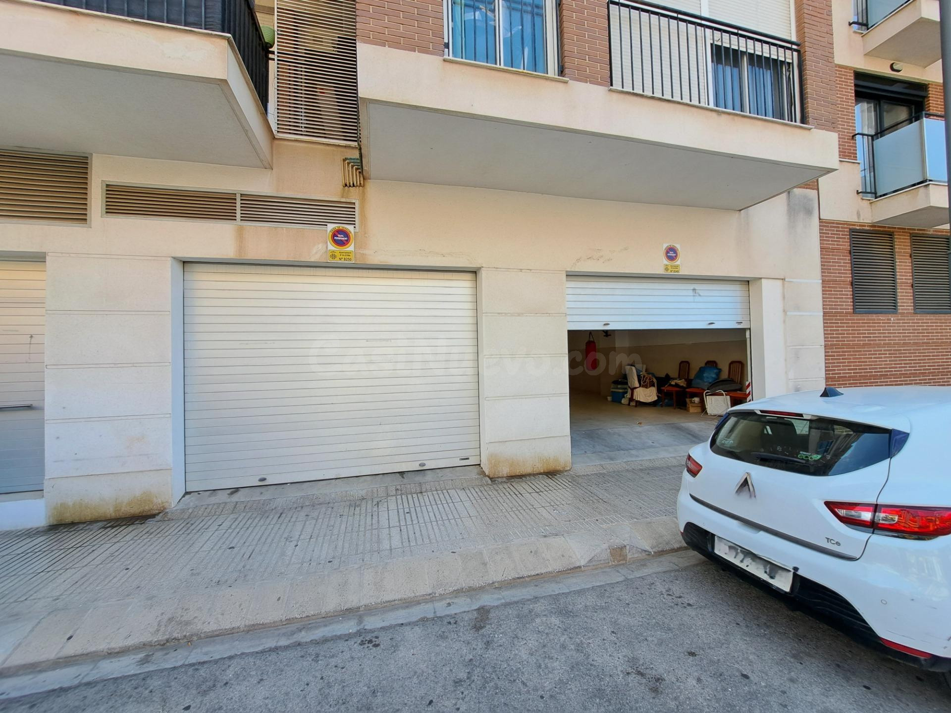 LOCAL COMERCIAL EN VENTA CON DOS PUERTAS A LA CALLE