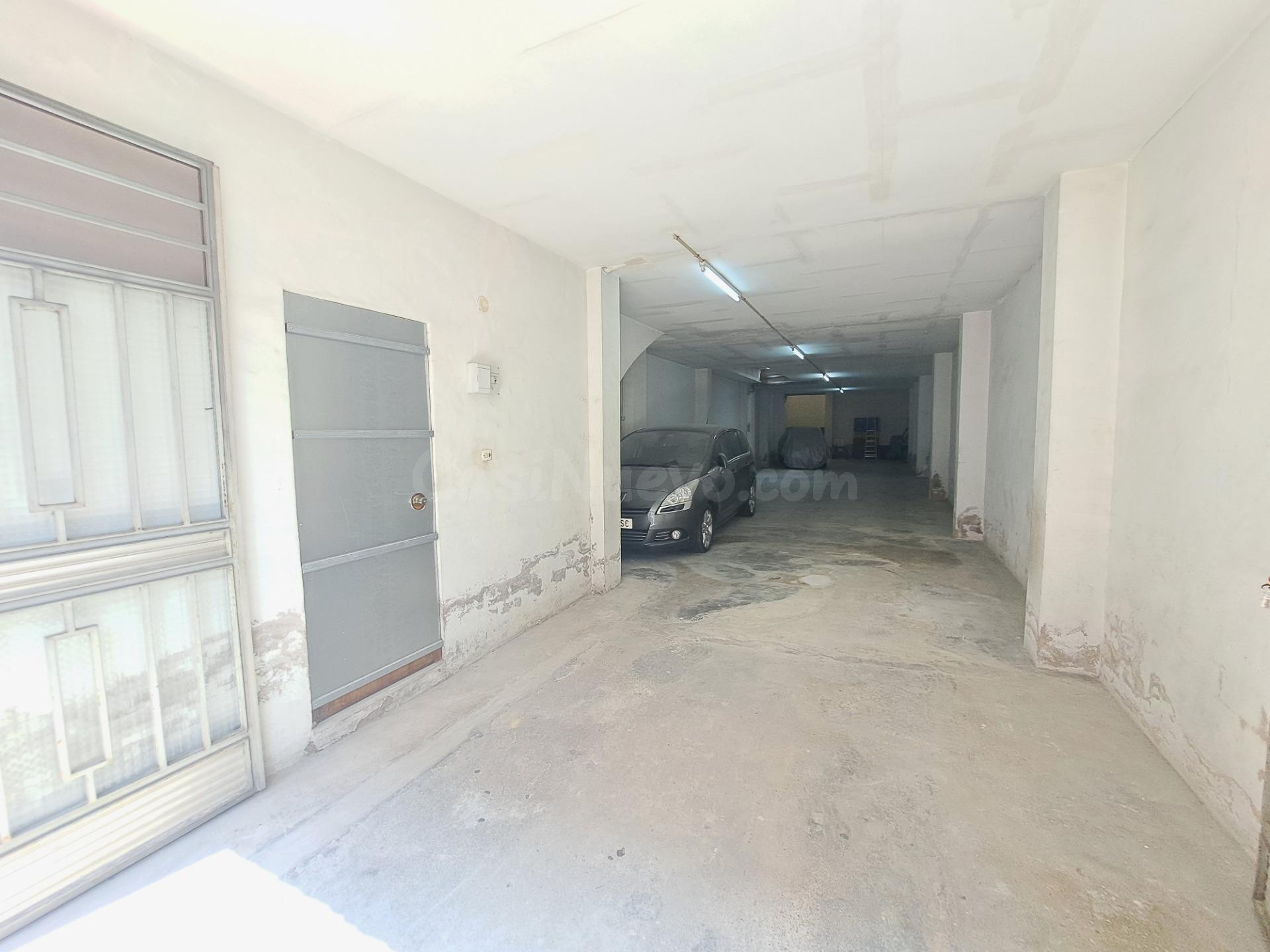 Amplio local en venta en Alzira