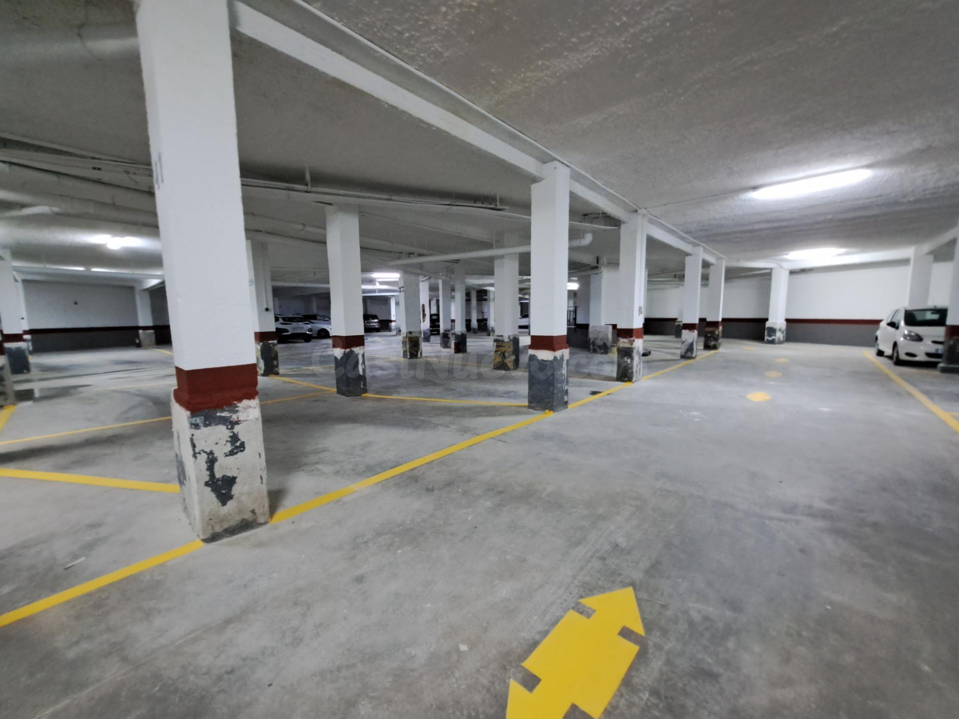 Se vende plaza de garaje en zona Plaza del Regne / Avda. San - foto 4