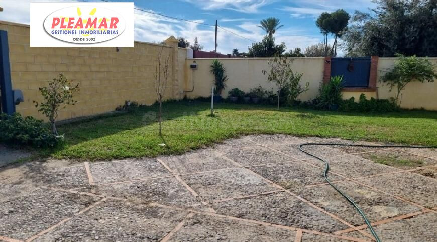 CASA DE CAMPO DE TRES DORMITORIOS   ZONA PINAR DE LA VILLA