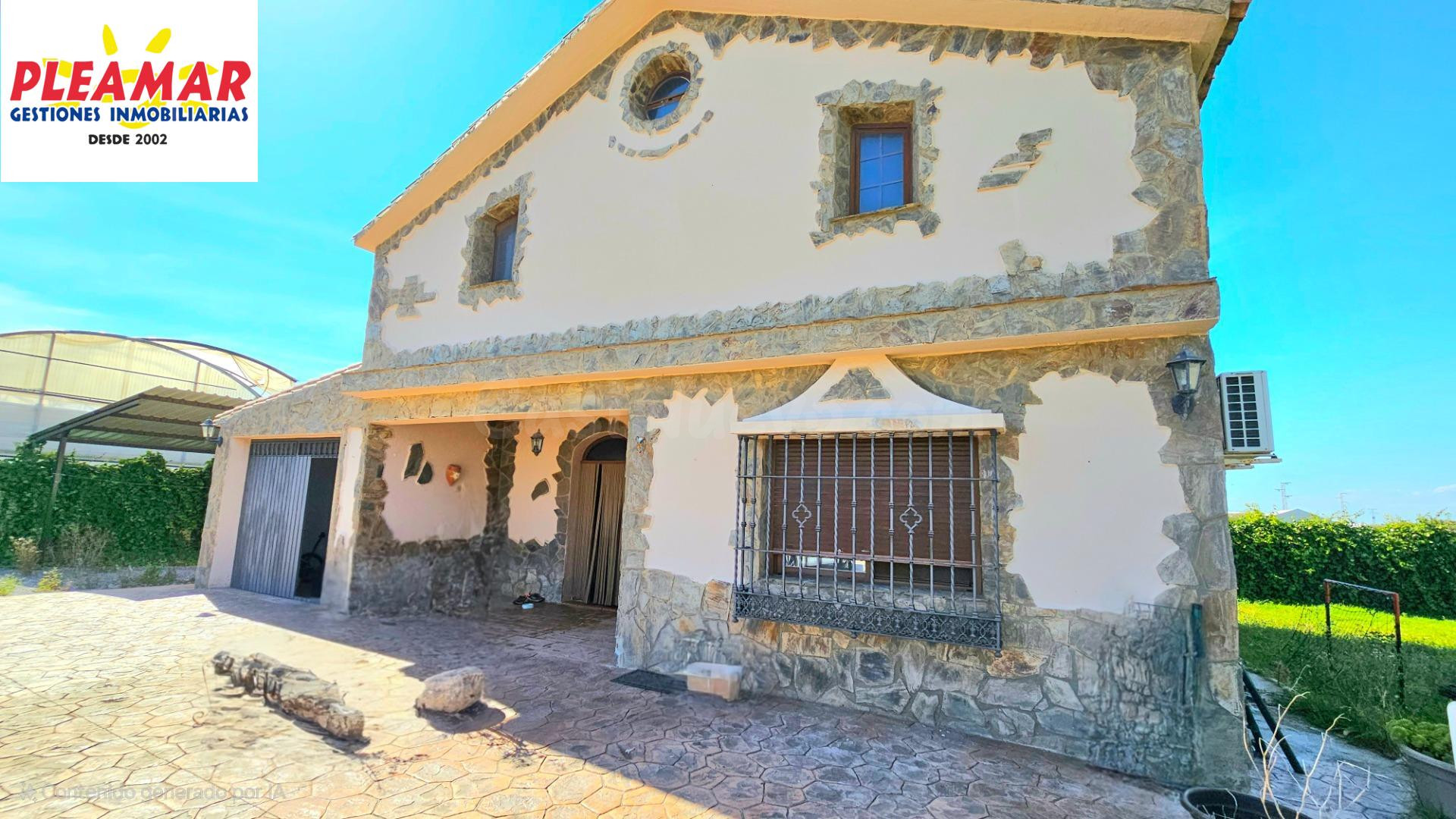 CASA CON TERRENO RÚSTICA DE TRES DORMITORIOS     ZONA PICO PLATA