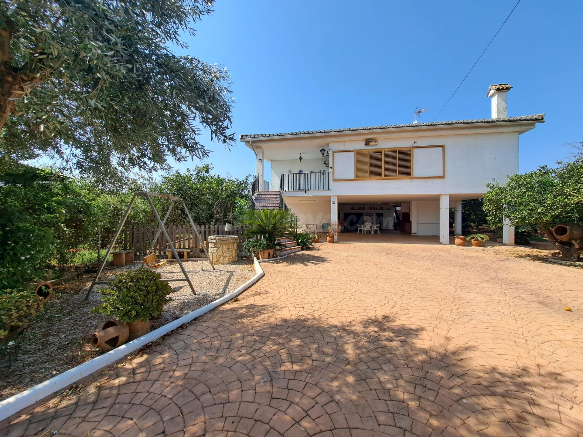 Chalet en venta en la zona del Pla de Corbera (Alzira), con pozo propio y luz electrica.
