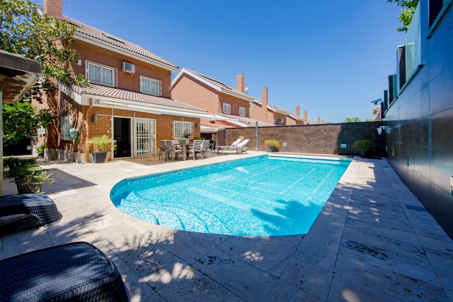 Lujoso chalet independiente