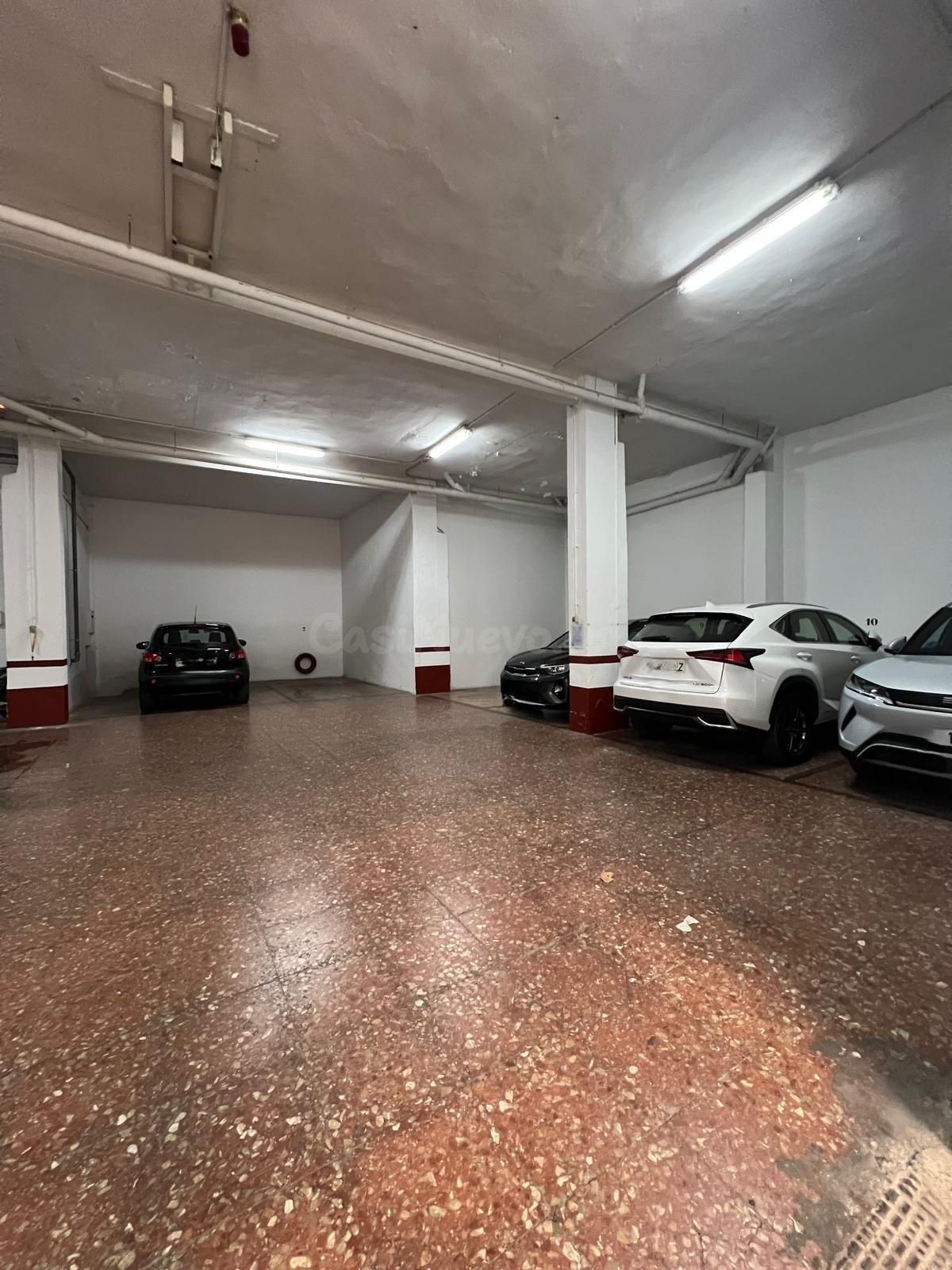 GARAJE EN VENTA EN ZONA ANTONIO MACHADO – ELCHE 297 m2 construidos | 11 plazas de coche | 5 plazas de moto | 1 trastero