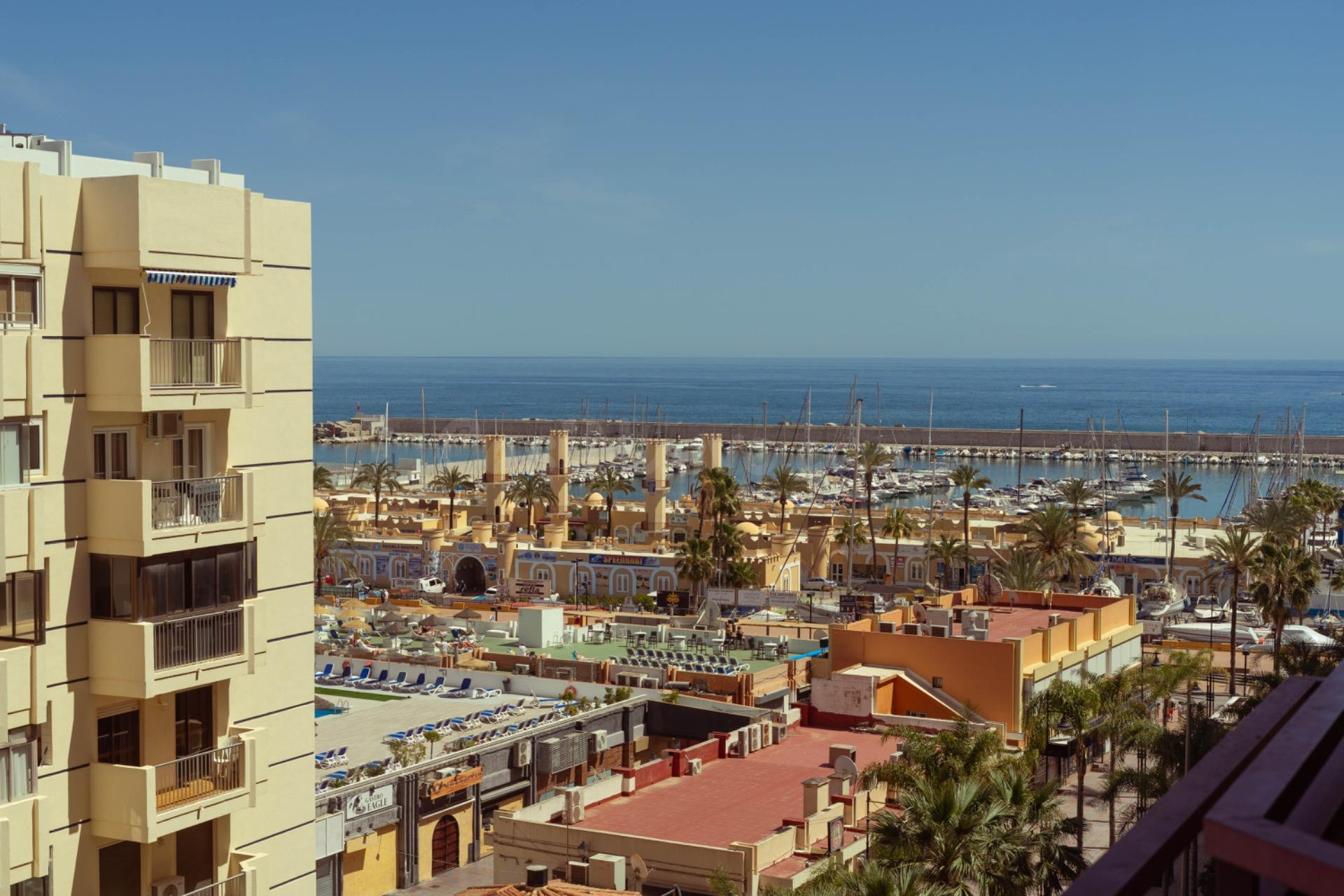 Estudio en primera línea de playa en Hotel Las Palmeras – Fuengirola
