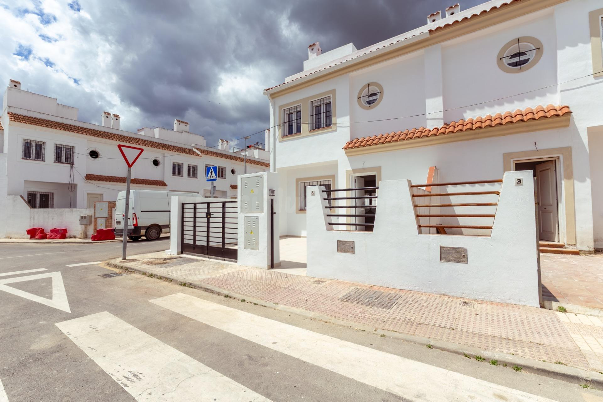 Chalet adosado a estrenar en Campillos (Málaga) –  Desde 178.000  €