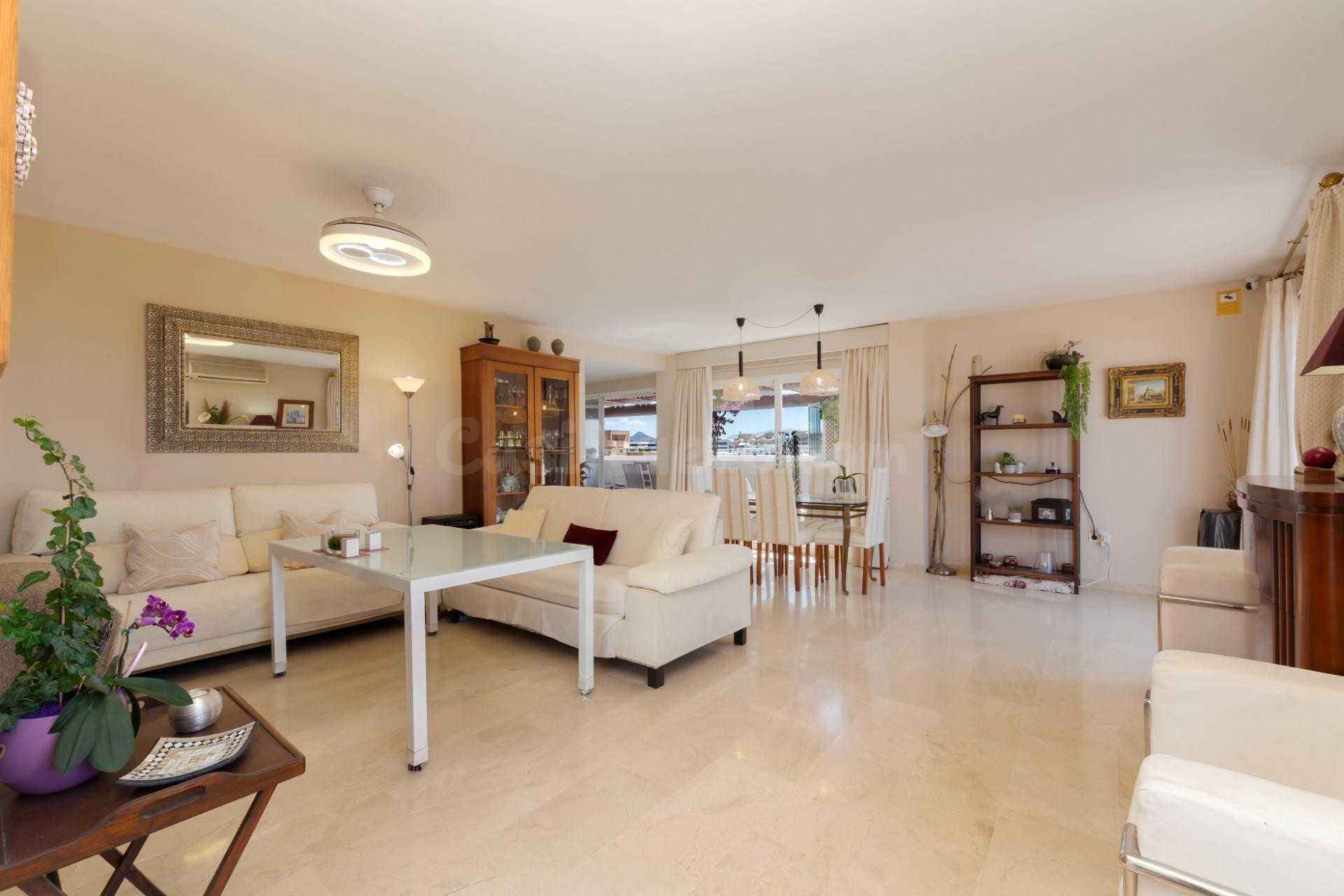 ATICO, LUJO, PRIVACIDAD Y VISTAS PANORAMICAS AL MAR EN EL CORAZON DE ESTEPONA