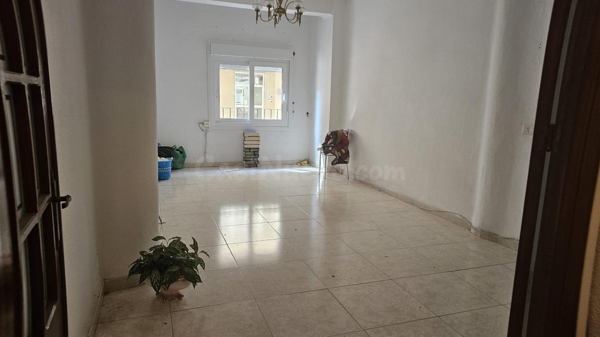 SE VENDE PISO DE TRES DORMITORIOS EN ALGECIRAS, ZONA CENTRO.