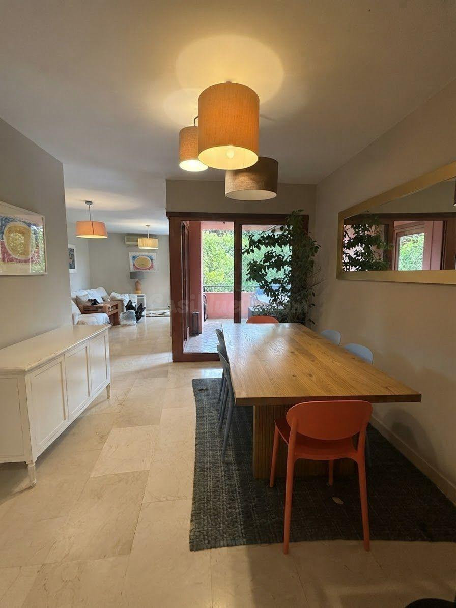 SE VENDE AMPLIA VIVIENDA 4 DORMITORIOS, GARAJE Y TRASTERO.