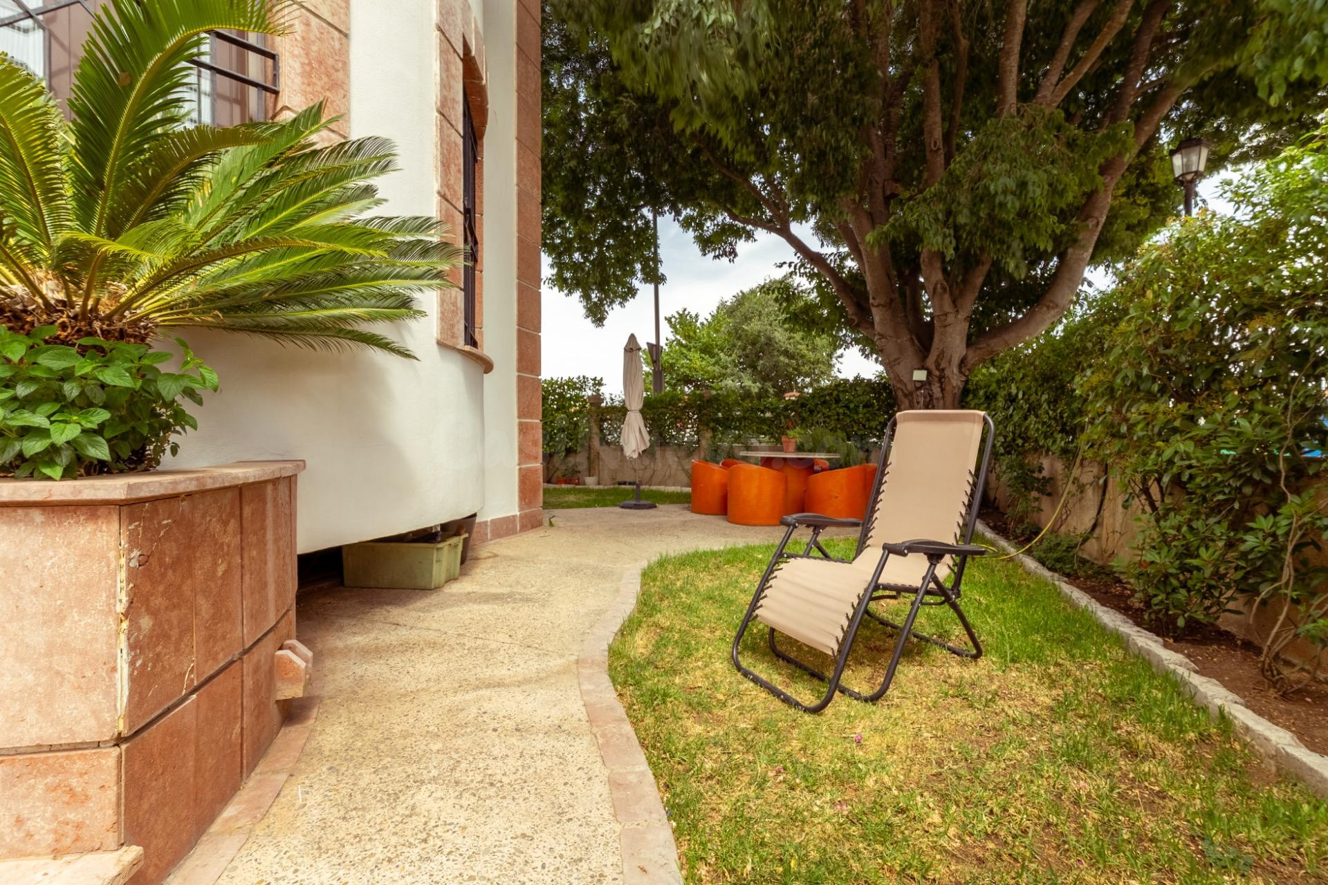 Casa exclusiva de 300 m2 con patio privado y amplias estanci