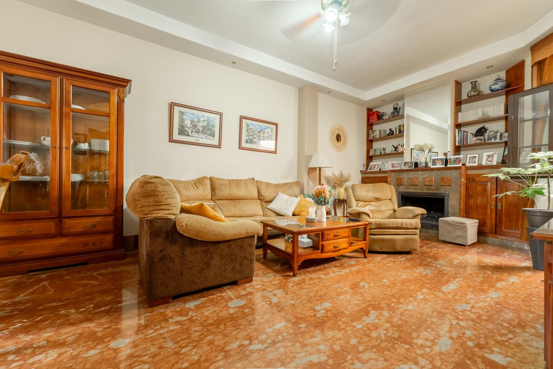 Casa exclusiva de 300 m2 con patio privado y amplias estanci - foto 2