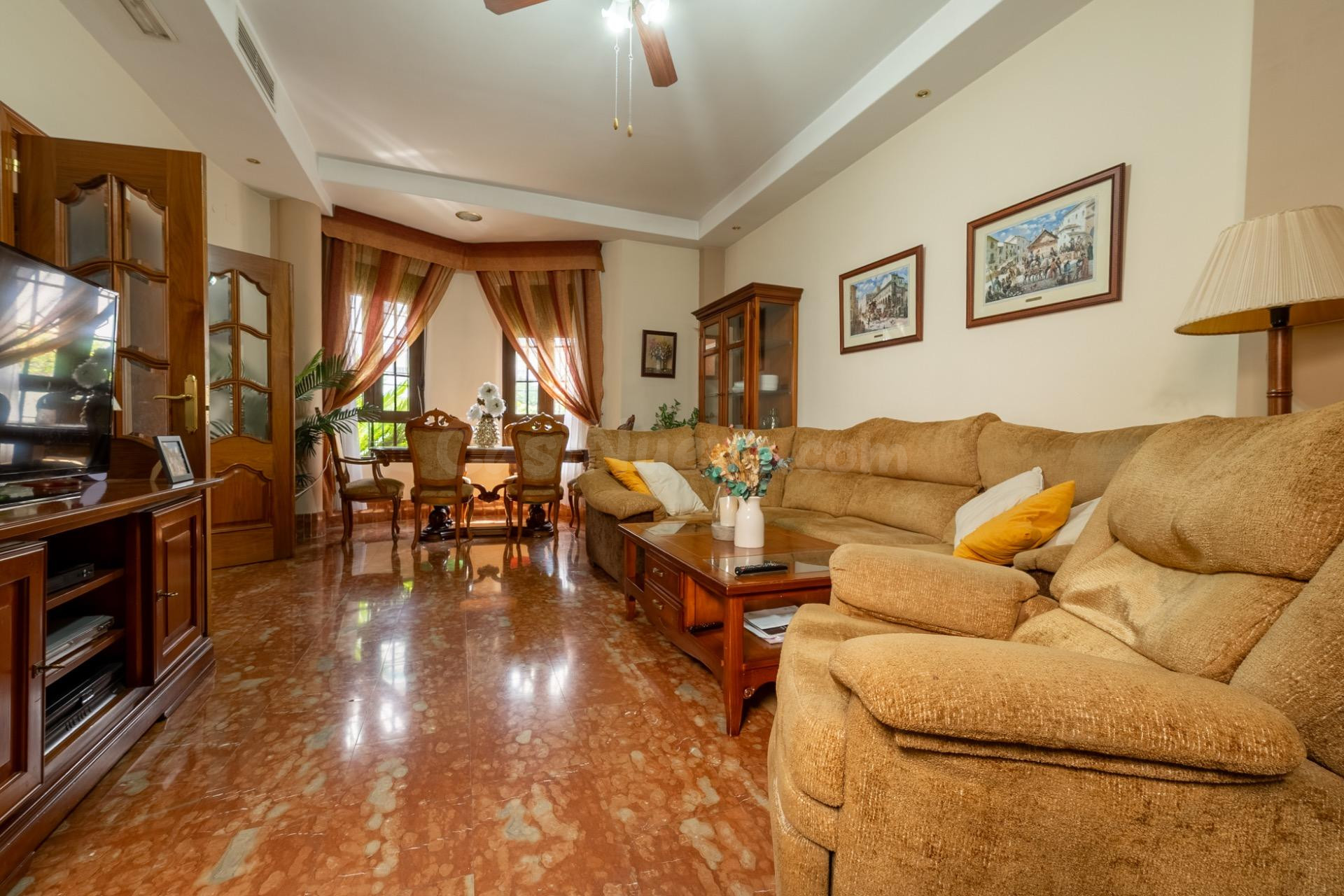 Casa exclusiva de 300 m2 con patio privado y amplias estanci - foto 3