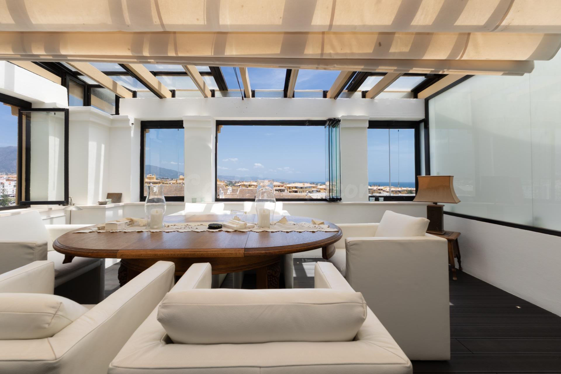 Donde el mar y la montaña forman parte de su hogar | Ático dúplex de diseño en San Pedro de Alcántara