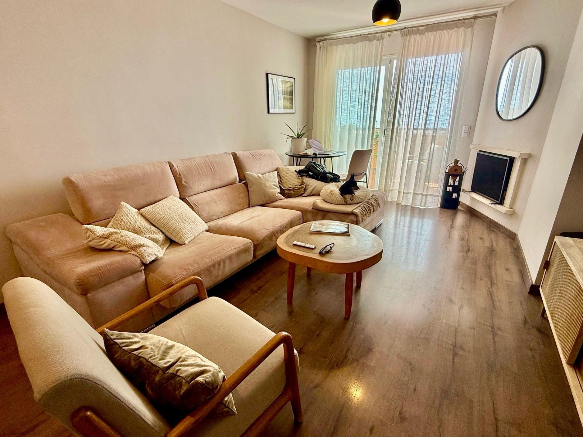 EXCLUSIVO APARTAMENTO REFORMADO CON VISTAS ABIERTAS AL MAR Y A LA MONTAÑA