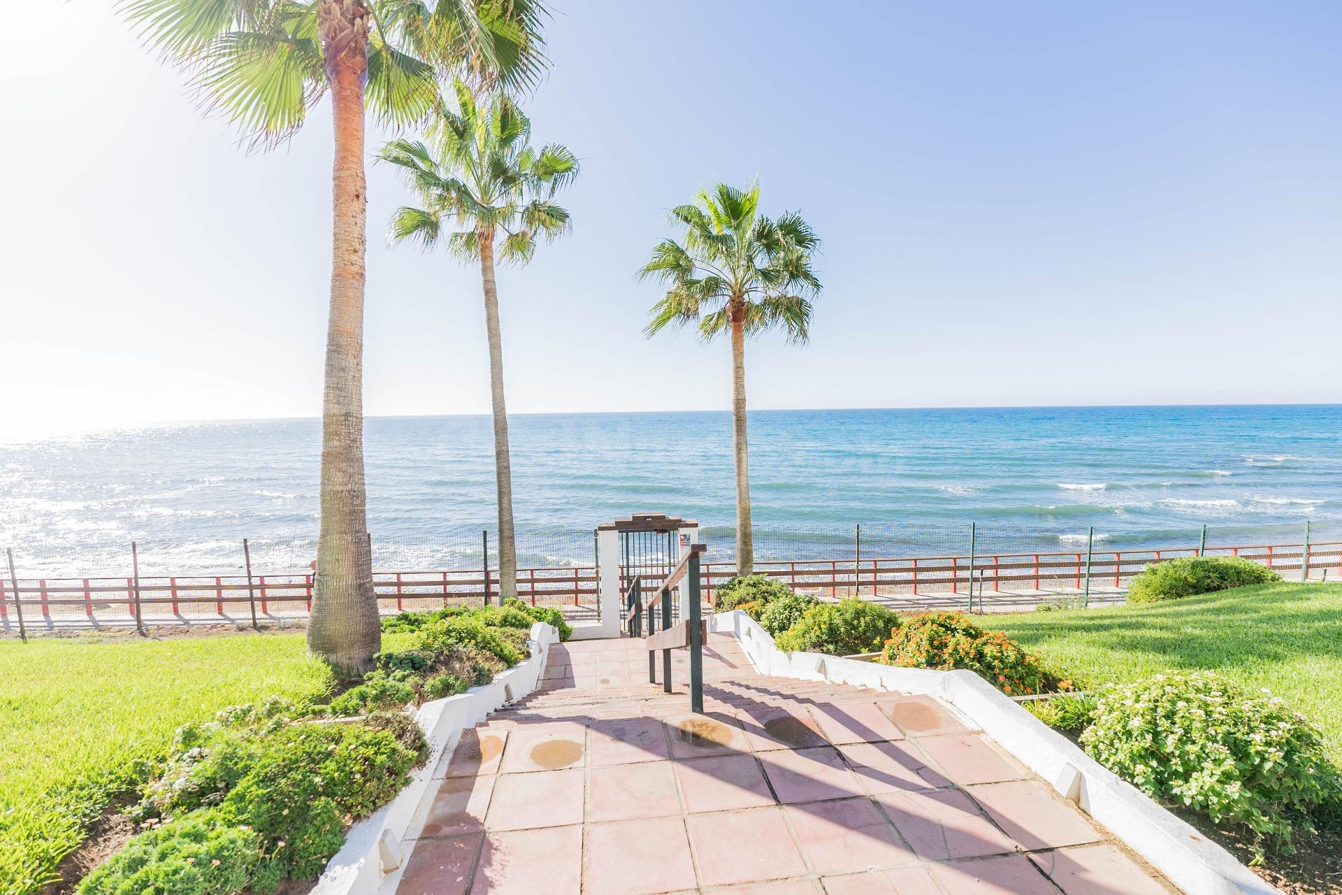 Estudio en Venta con Licencia Turística y Vistas al Mar en Urbanización Algaida – Calahonda, Mijas