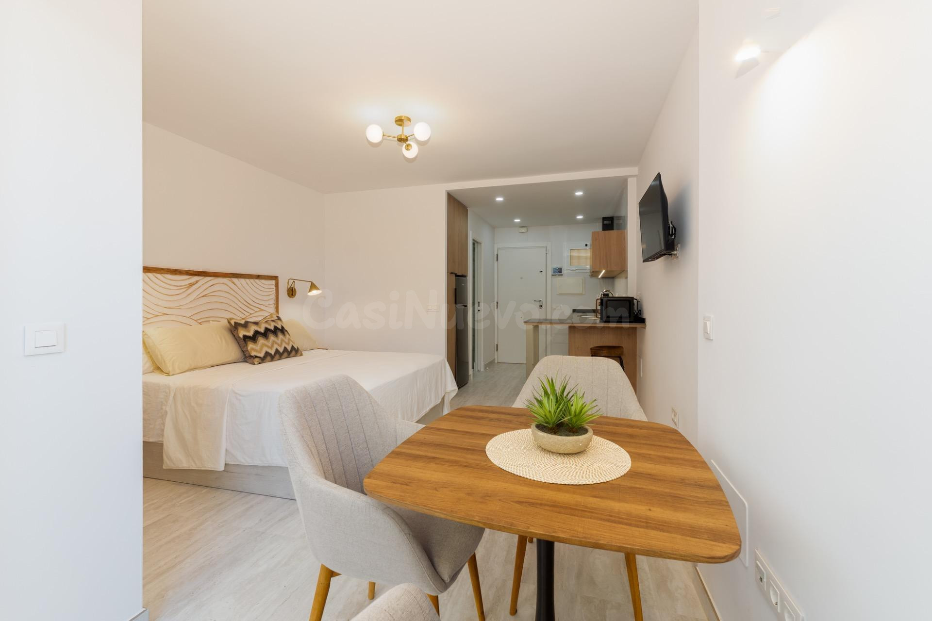 ESPECTACULAR ESTUDIO COMPLETAMENTE REFORMADO. BENALMÁDENA