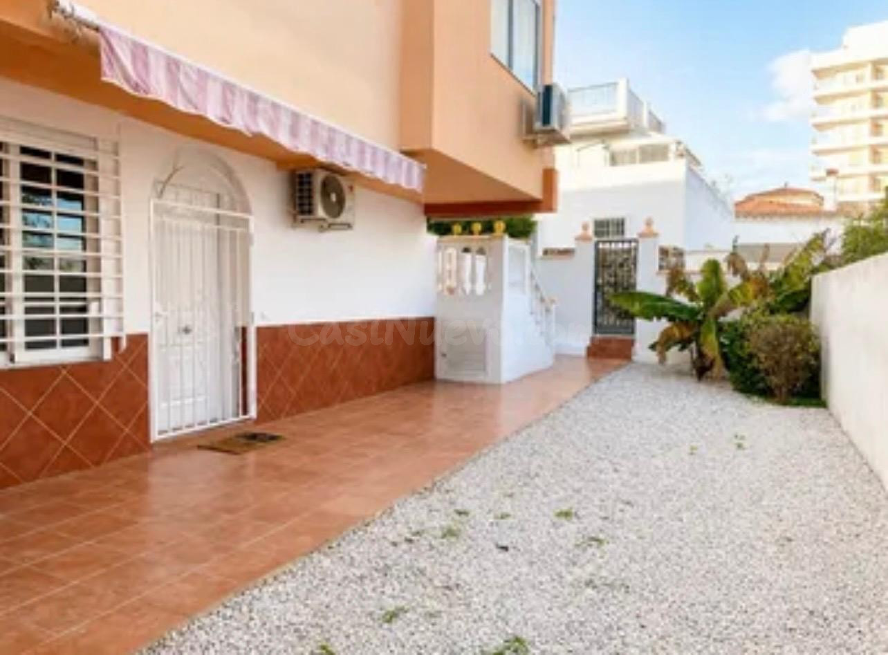 ESTUDIO CON DORMITORIO INDEPENDIENTE Montemar Bajo ·